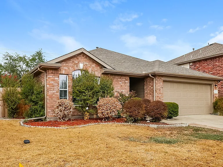 236 Starlight Dr — Photo 3