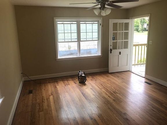 3rd image of 2716 Fairview St