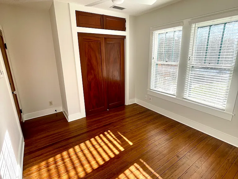 4400 Speedway — Photo 11
