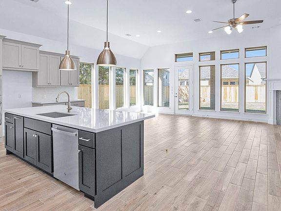 3rd image of 26520 Pioneer Pointe Ct