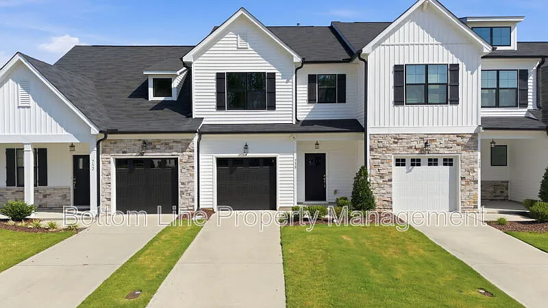 3 bed, 2.5 bath, 1754 sqft, $1,895 — Photo 1