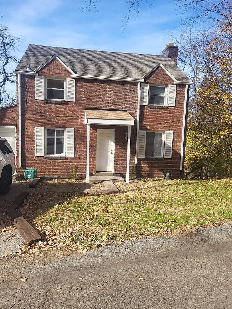 Solid 3 Bed, 1 Bath Home - Quiet Street, Off-Street Parking - Available Now! — Photo 2