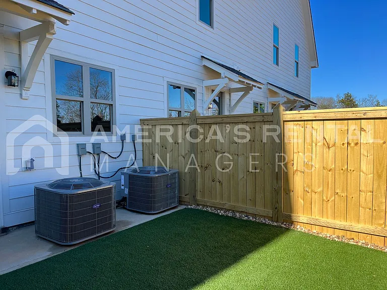 4826 Silas Ave — Photo 31