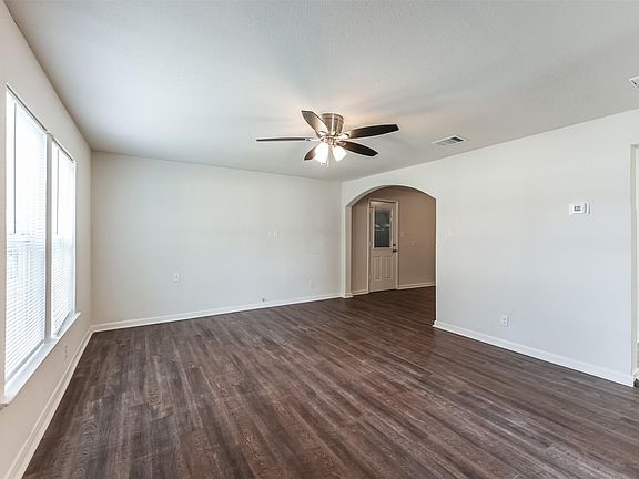 3rd image of 118 S Avenue C