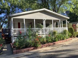 862 Suzanne Ln, Elgin, IL 60120