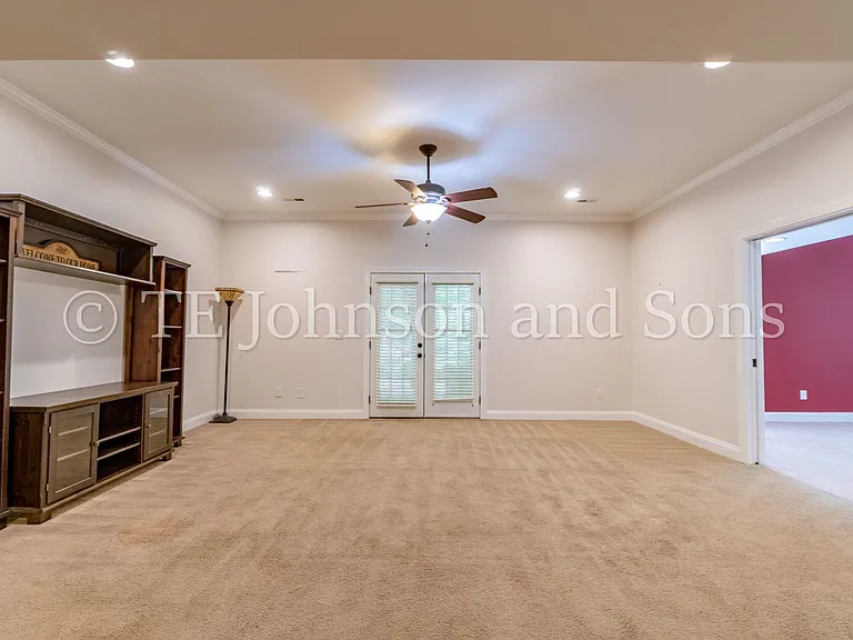 1112 Oakencroft Ct — Photo 46