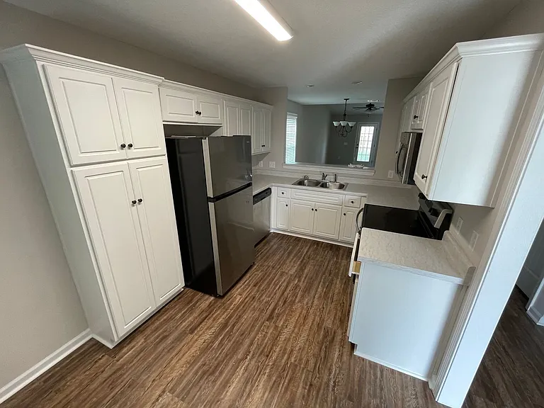 429 Andover Dr — Photo 2