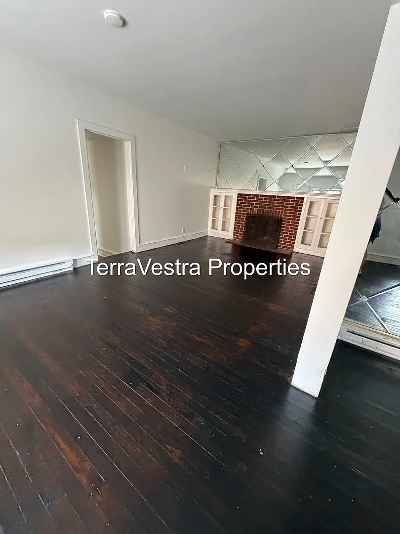 424 W Broad Street — Photo 3