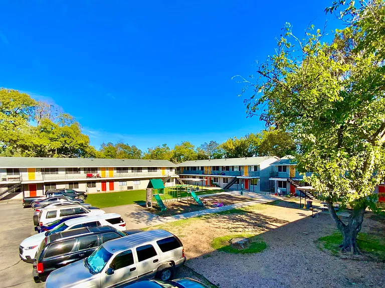 Sundance Apartments — Photo 8