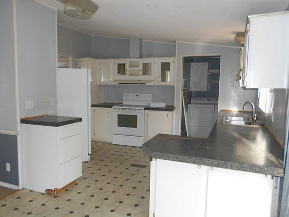 3rd image of 231 Haines St
