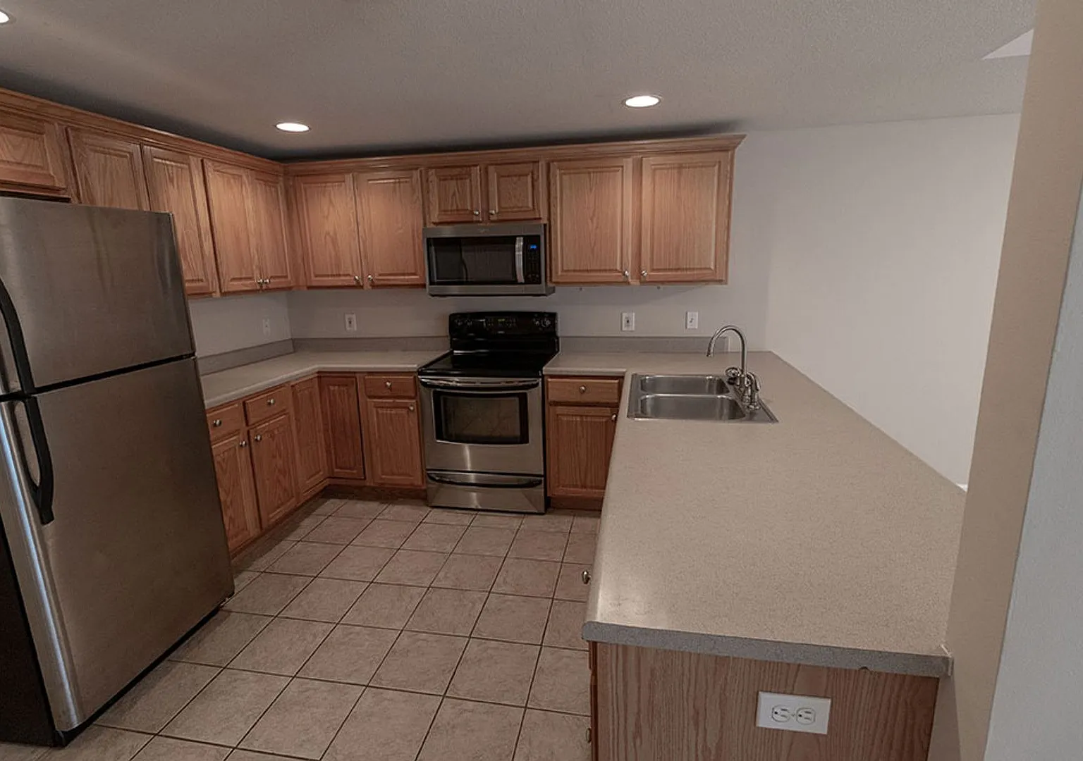 Beautiful 3 Bedroom Condo — Photo 4
