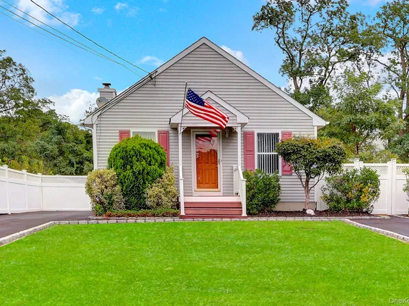 143 S Evergreen Drive, Selden, NY 11784