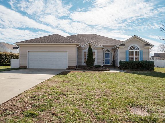 2nd image of 7558 Woodcrest Dr