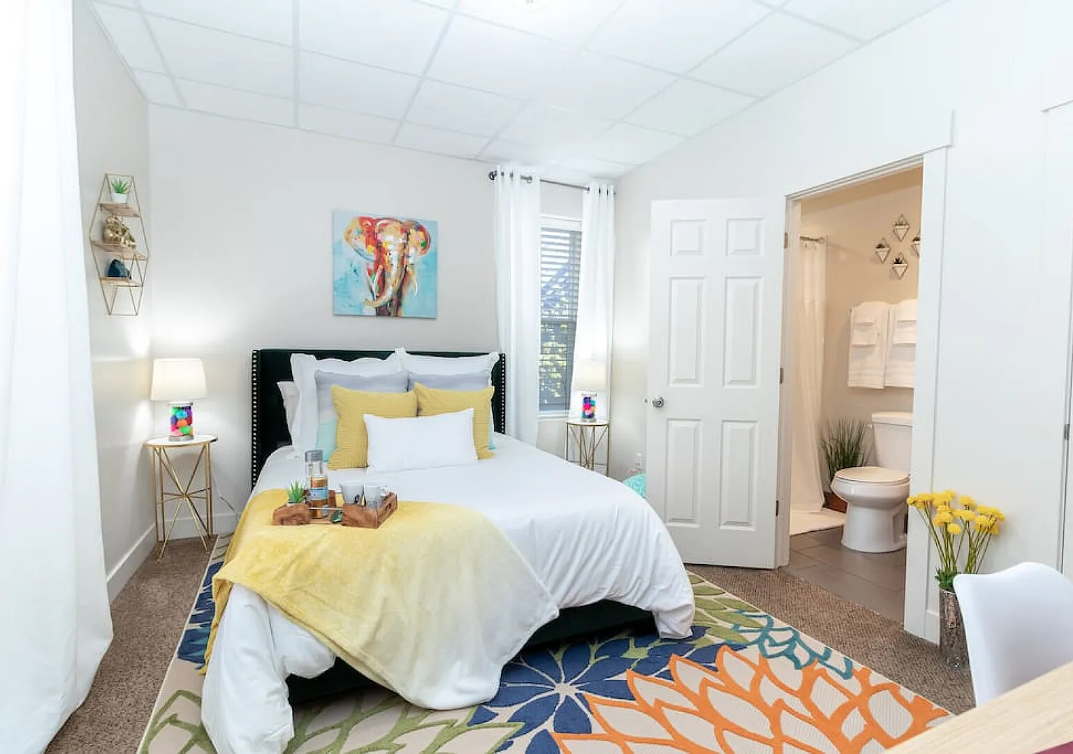 Bright & Comfortable Apartment Near Downtown SLC — Photo 1
