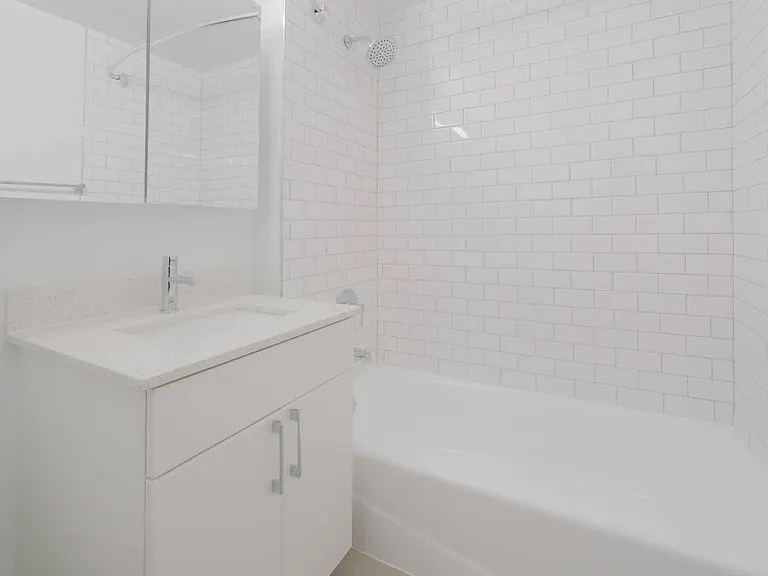 400 W 37th St #7R — Photo 34