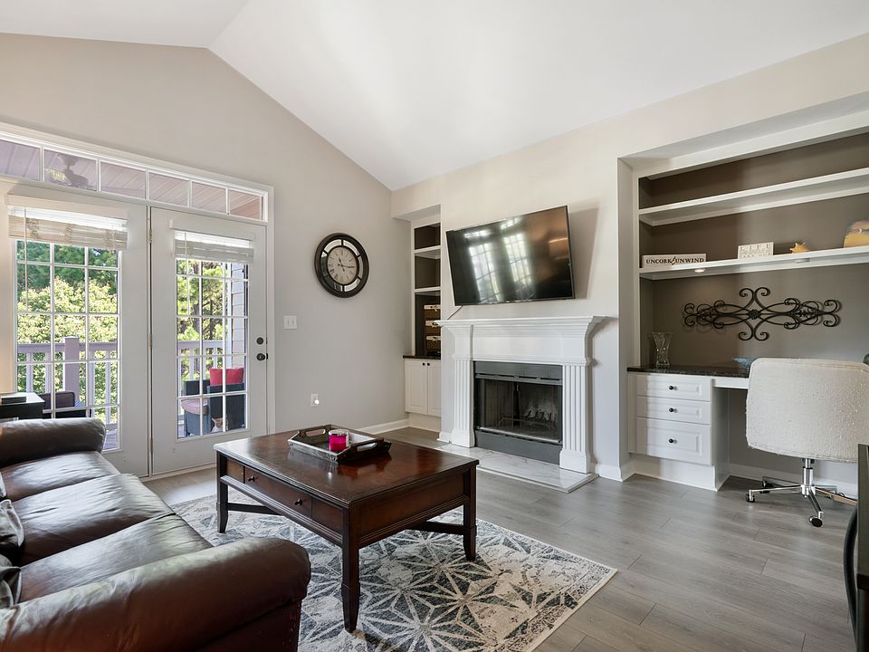 1st image of 338 Pembroke Cir