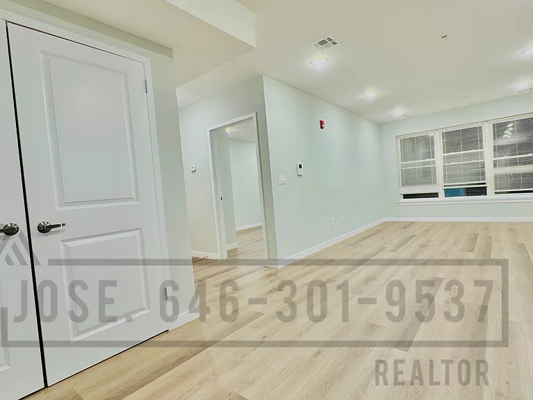 100 Carroll St #111 — Photo 7