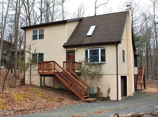 121 Laurel Rd, Lackawaxen, PA 18435