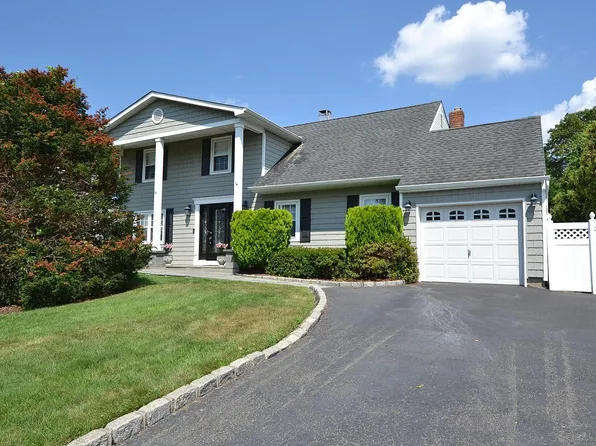 199 Ballad Circle, Holbrook, NY 11741