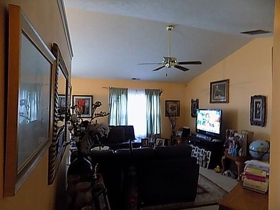 3rd image of 3931 Bonn Dr