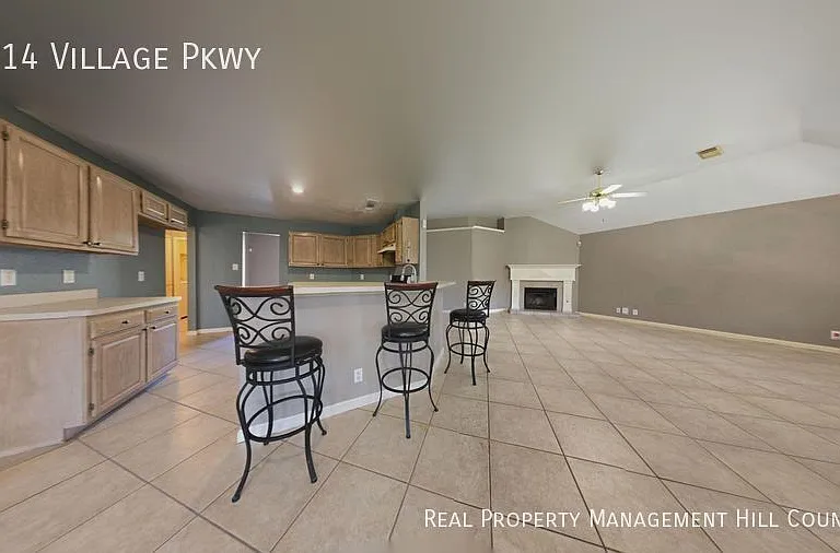 2514 Village Pkwy — Photo 3