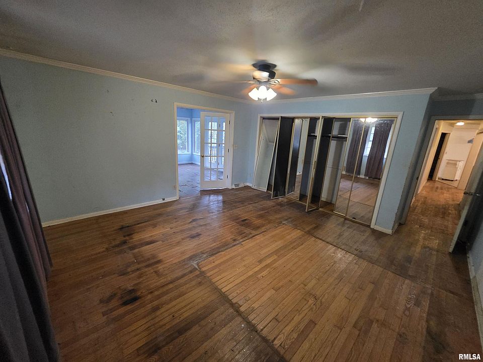 22nd image of 285 Sunset Dr
