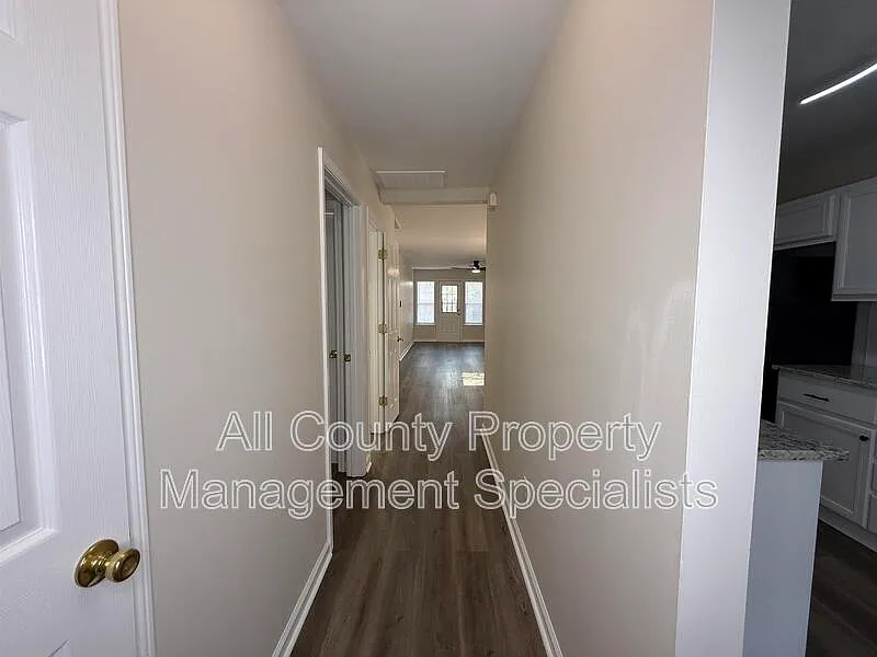 Building Photo - 122 Hounds Ct S