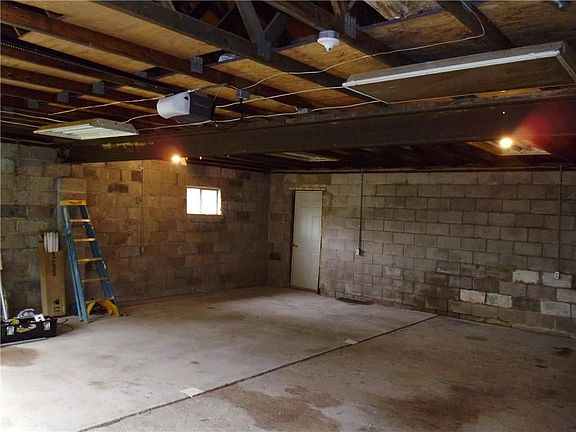 3rd image of 2815 England Ct