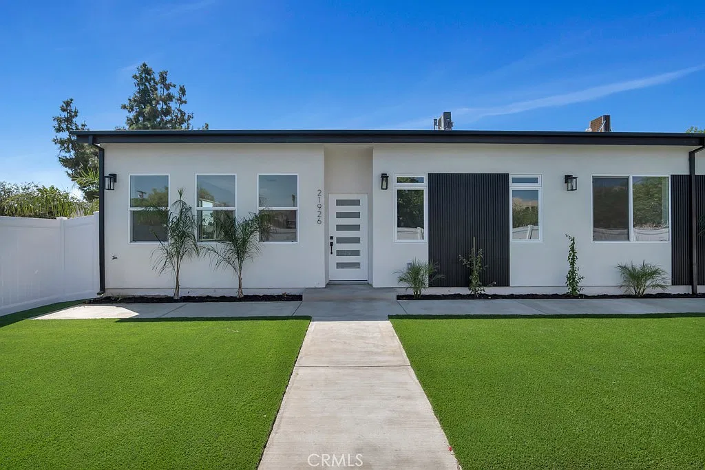 5 bed, 5.5 bath, 1900 sqft, $5,300 — Photo 1
