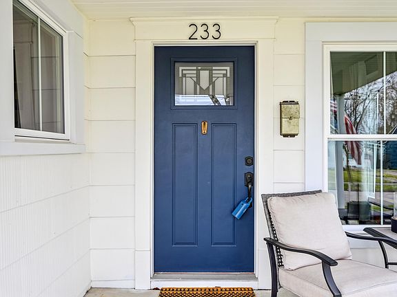 4th image of 233 Locust St