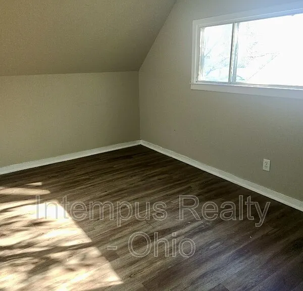 3925 Irwin Ave — Photo 11
