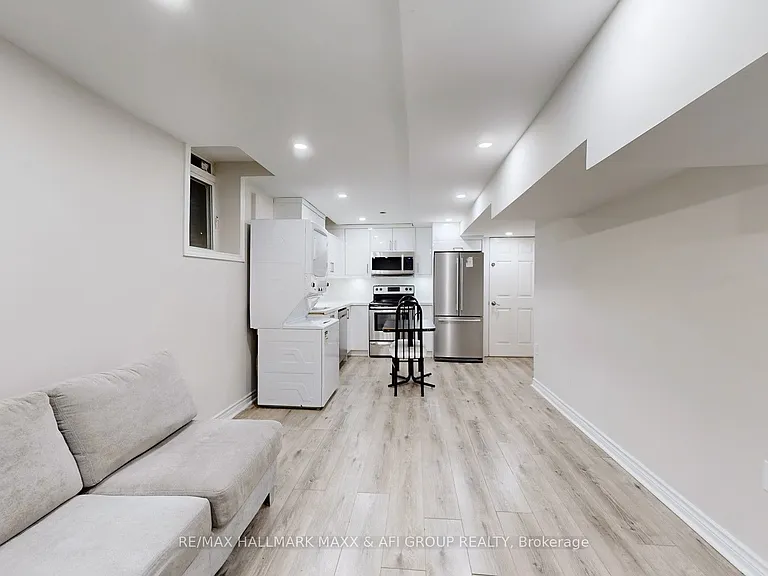 719 Shanahan Blvd #B — Photo 5