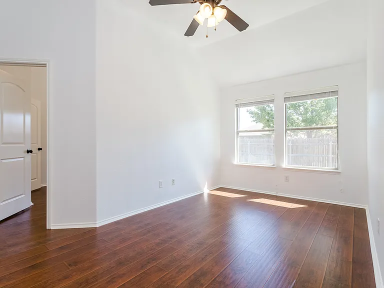918 Mangrove Dr — Photo 14