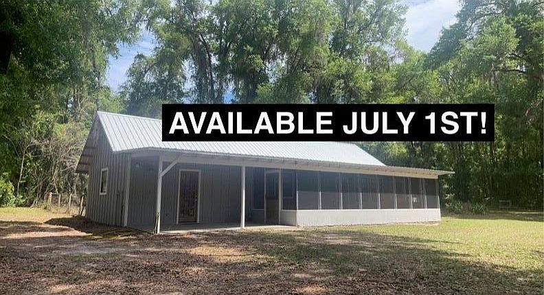 Front of cottage located in Evinston, Florida available July 1, 2024.