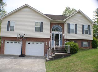 825 S 28th St, Middlesboro, KY 40965