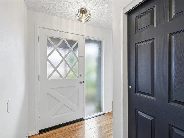 2500 Alma Dr — Photo 5