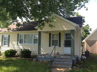 960 Vandalia Rd, Louisville, IL 62858