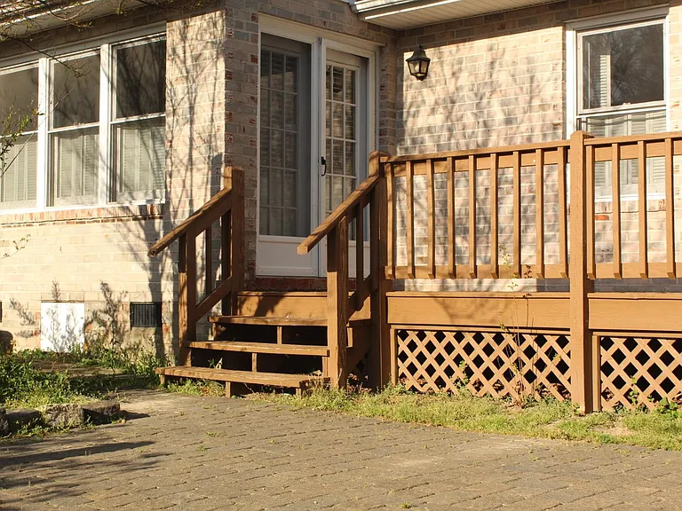 Woodlake Dr — Photo 30