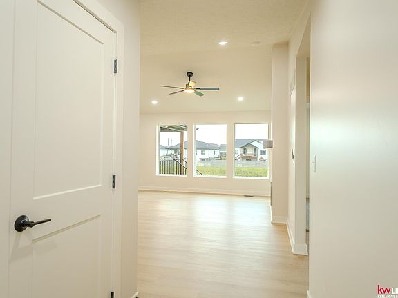 3rd image of 935 Santa Clara St