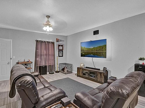 3rd image of 3899 Vanderveer Dr
