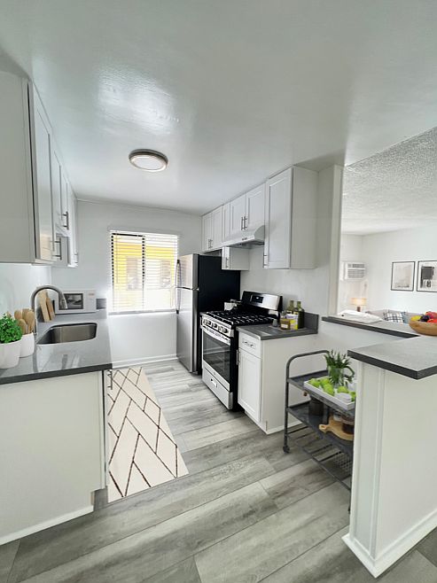 1st image of 2353 Warwick Ave #11