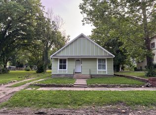 834 N Sycamore St, Iola, KS 66749