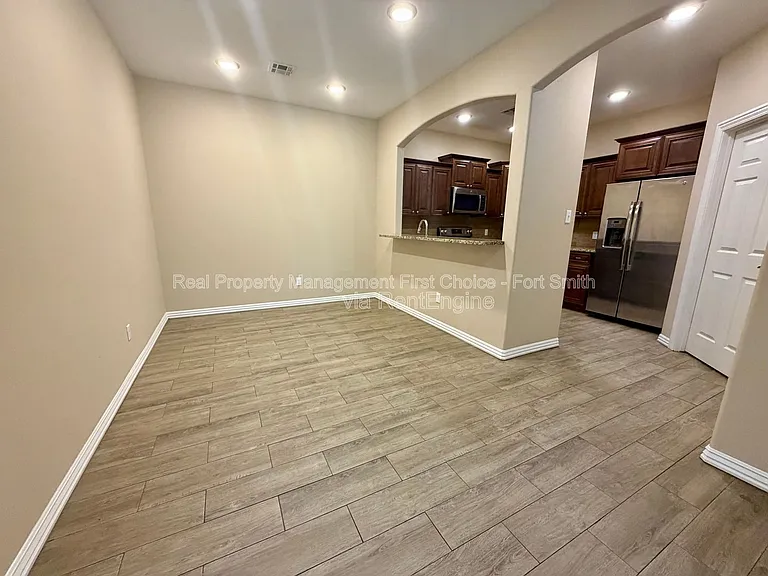 6605 Leightyn Ln — Photo 4