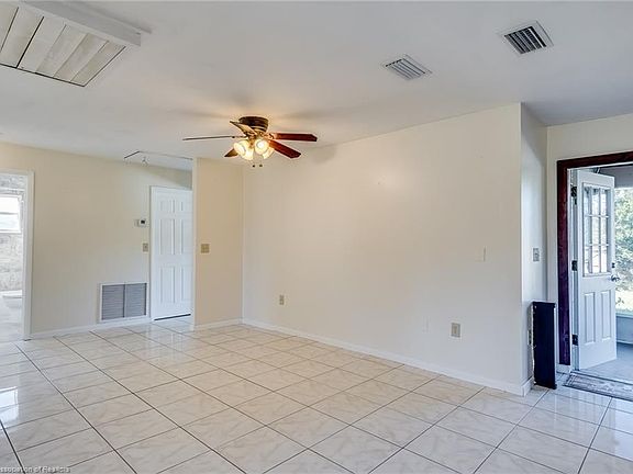5th image of 300 Flamingo St