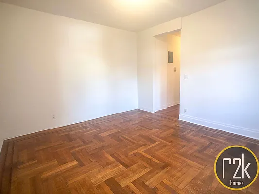 Rented by Realty 2000 Corp | media 3