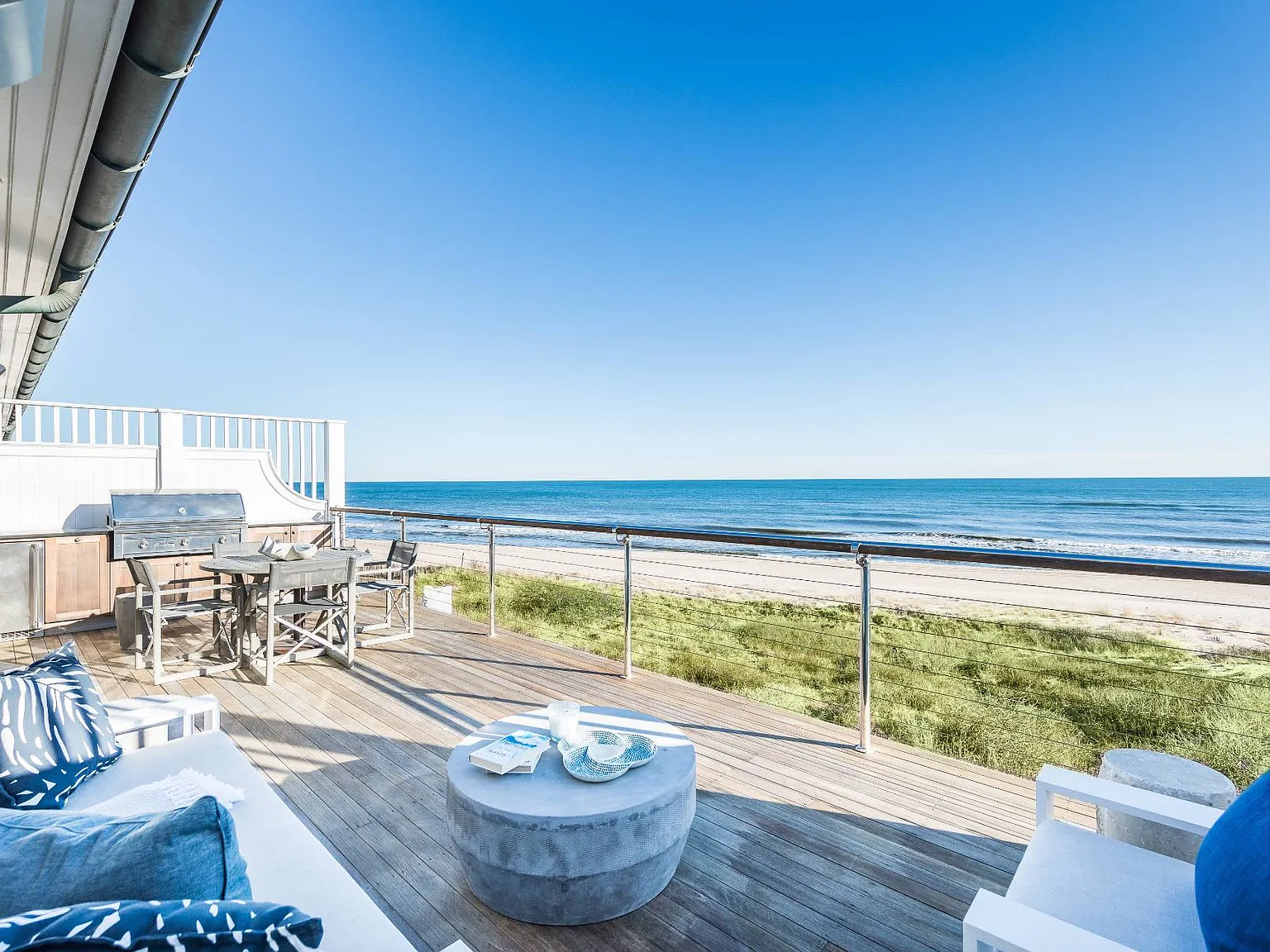 Gurney's Luxury Oceanfront — Photo 1