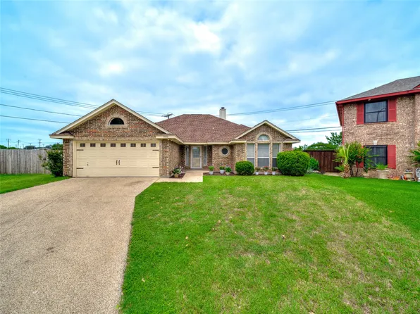 7900 Marsh Ct, Fort Worth, TX 76123