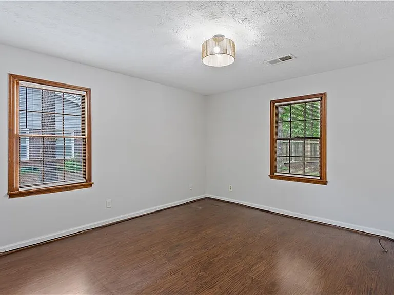 230 Kimberly Way SW — Photo 11