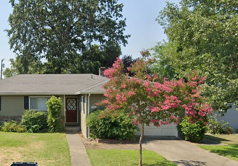 365 Warren Dr — Photo 1