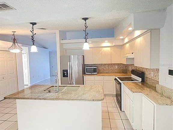 3rd image of 11322 Topaz St